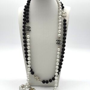 Chanel Black and White Pearl Enamal CC Logo Long Necklace